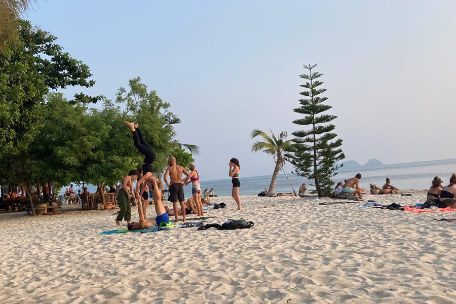 acro yoga zen beach