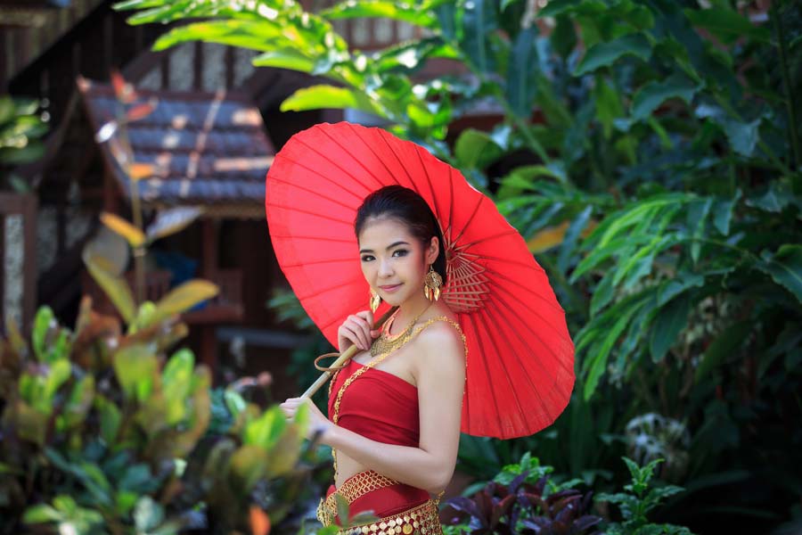 Beautiful-Thai-Woman-Red-Umbrella